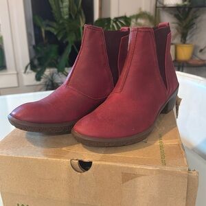 El Naturalista red bootie - size 39